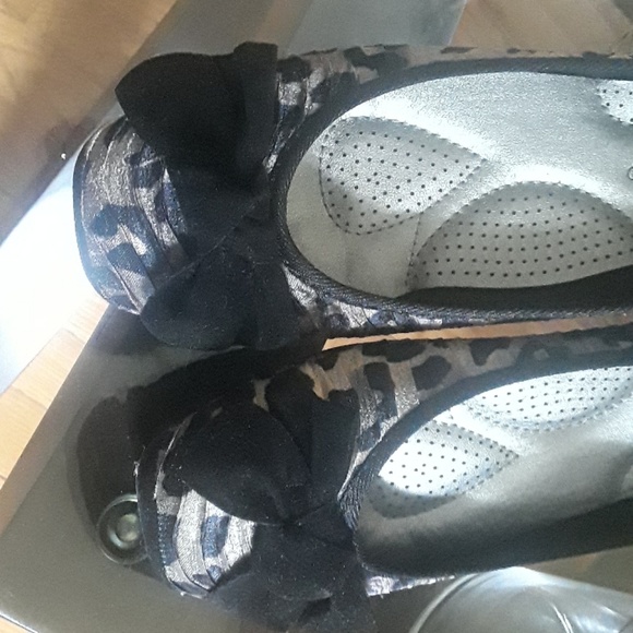 Sleek Flats - Picture 2 of 6